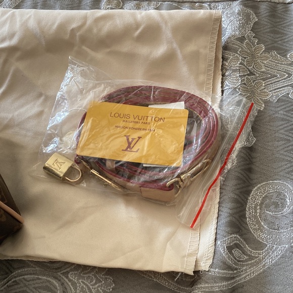 Super cute NEW Louis Vuitton purse😍😍 - Picture 5 of 5